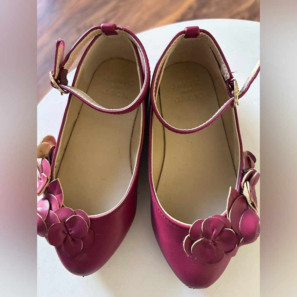 Janie and Jack flower shoes  girls size 8